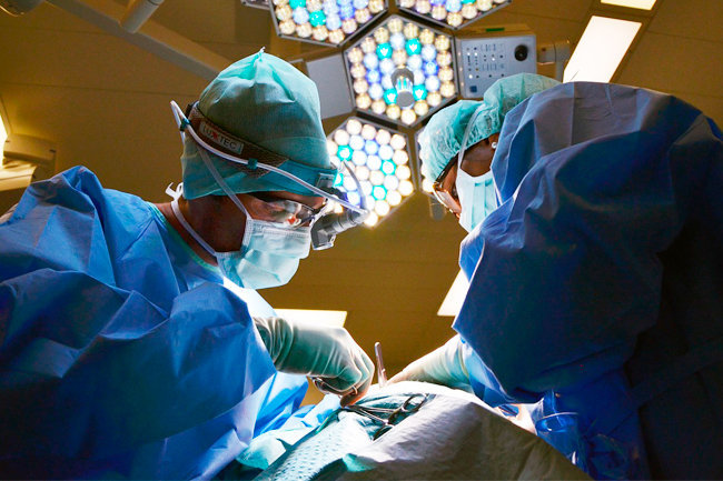 Свердловские врачи впервые удалили опухоль бронха через дыхательные пути