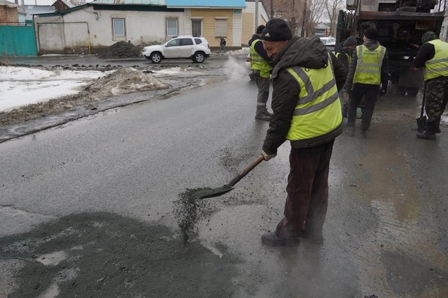 На каких улицах Оренбурга станет меньше ям