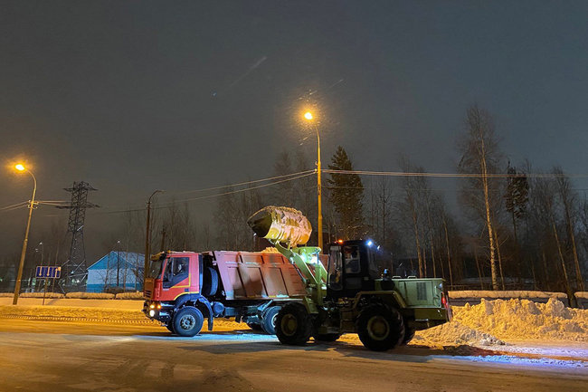 Ночью Курск от снега расчищали 63 единицы техники