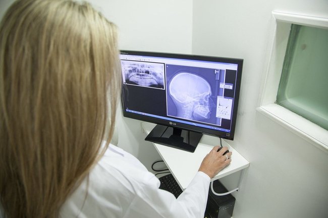 Российским стоматологам становится нечем лечить пациентов