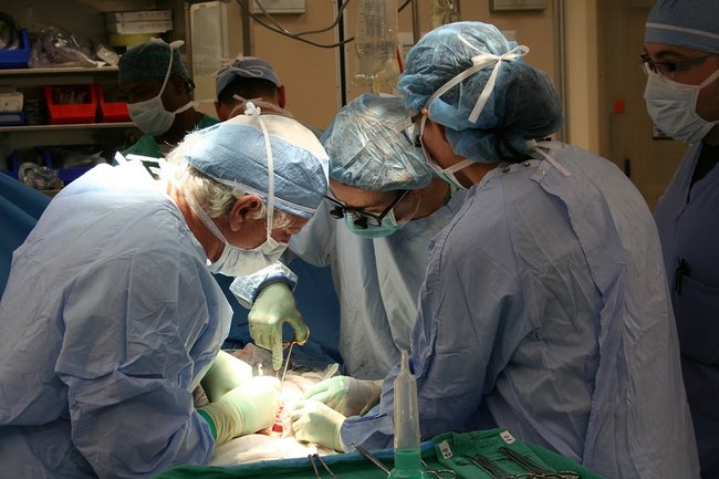 В Тюмени медики провели уникальную операцию и спасли пациента с редким заболеванием