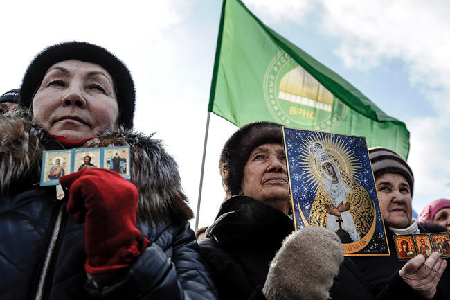 Новосибирского священника наградили за борьбу с оперой «Тангейзер»