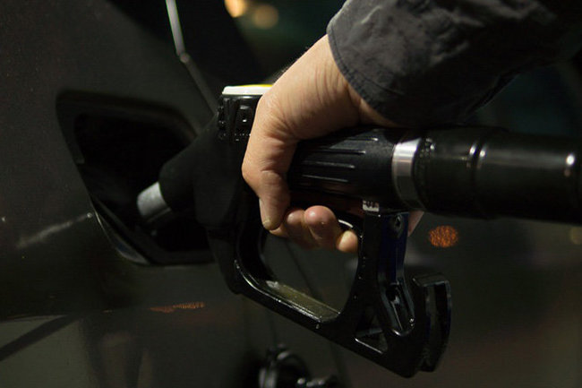 Кто наживется на повышении цен на бензин - Милов