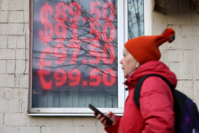 Рублю предсказали уверенный рост до 83-85 за доллар