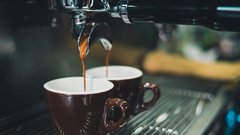 Женщина приняла симптом неизлечимой болезни за последствия любви к кофе