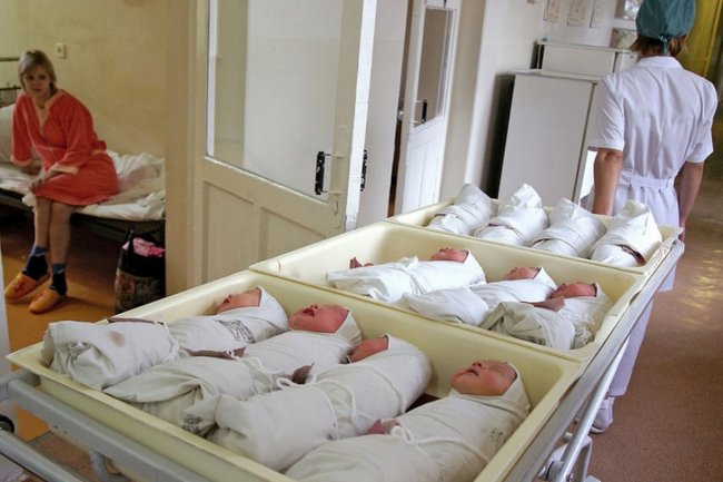 Правительство запланировало повысить коэффициент рождаемости до 1,6 к 2030 году