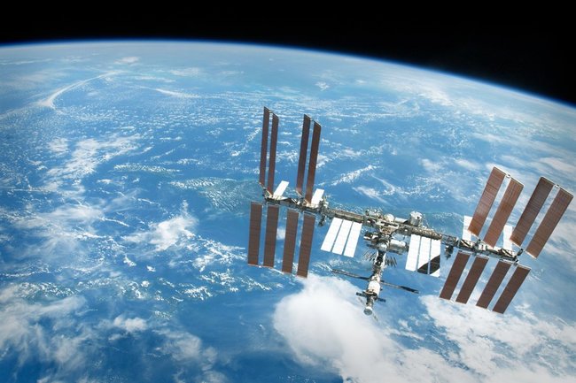 «Мы должны доверять друг другу»: как космонавты из РФ и США уживаются на МКС