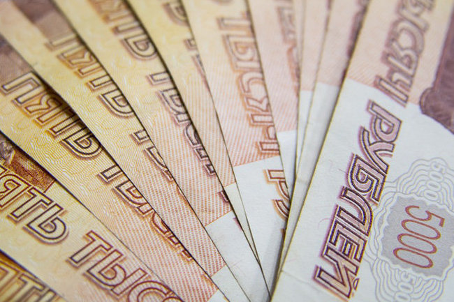 В Тюмени службы доставки предлагают курьерам зарплаты до 150 тысяч рублей