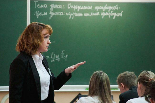 Министр образования Оренбуржья призвал ни в коем случае не повышать зарплату учителям