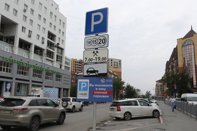 Что не так с организацией платных парковок в Петербурге