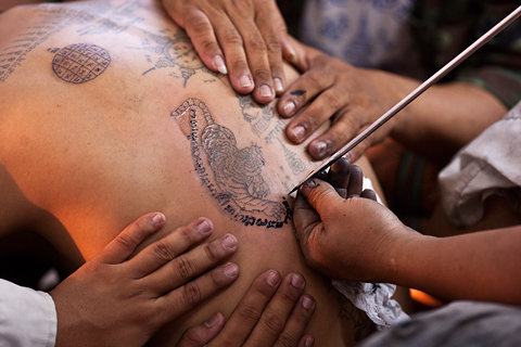 BBC Russian - Фотоблог - Таиланд: древняя магия сакральной татуировки