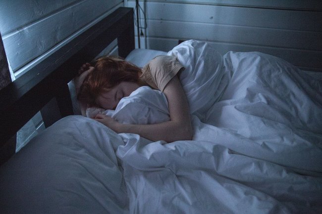 Сомнолог назвала причины проблем со сном