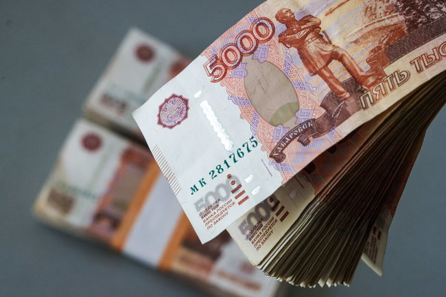 Экономисты советуют россиянам поумерить расходы