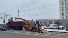 В Тюмени начали использовать новый противогололедный материал