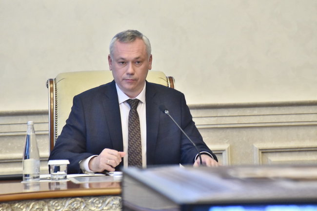 Губернатор Андрей Травников поручил оперативно скорректировать государственные меры поддержки предпринимателей региона