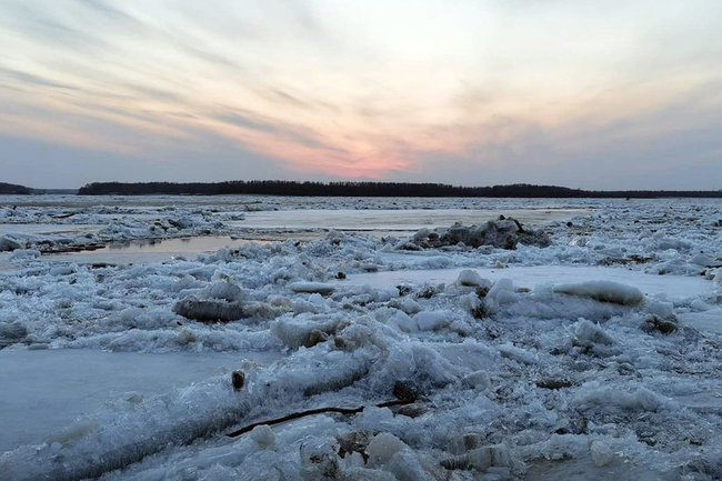 В Югре начался ледоход на реке Иртыш