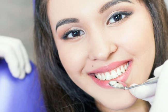 Стоматолог назвал самые вредные для зубной эмали продукты