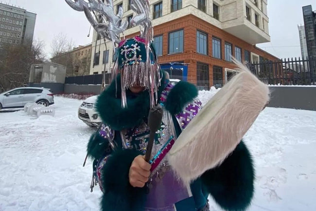 Шаман Ероко представляет Салехард на всероссийском слете Дедов Морозов в Новосибирске
