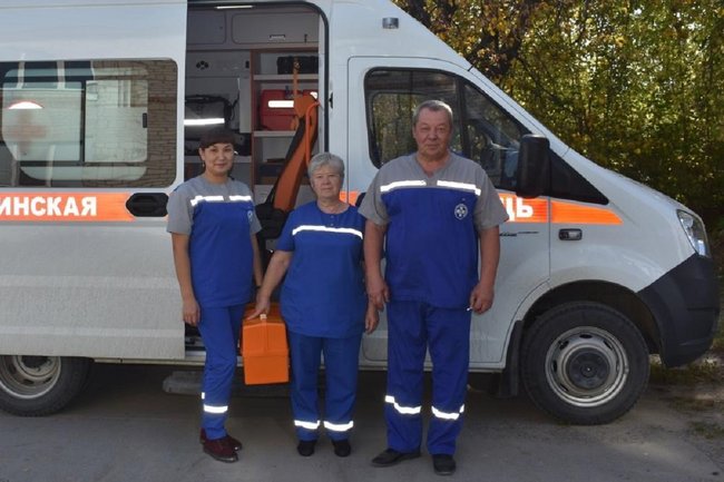 Ярковские врачи и пациенты оценили новый автомобиль скорой помощи