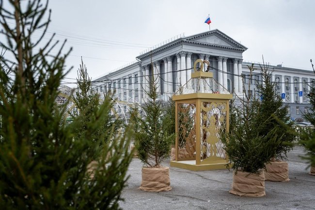 Монтаж новогодних украшений в Курске