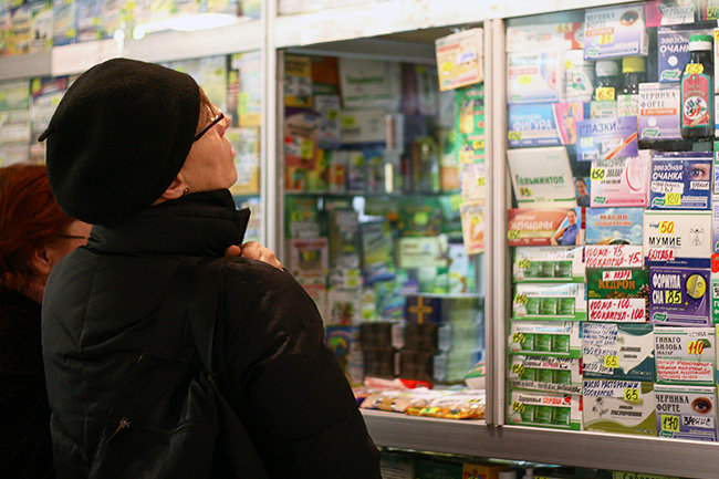 Правительство отказалось от идеи продавать лекарства в магазинах