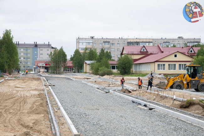 В Ноябрьске завершают ремонт подъезда к детсаду «Сказка»