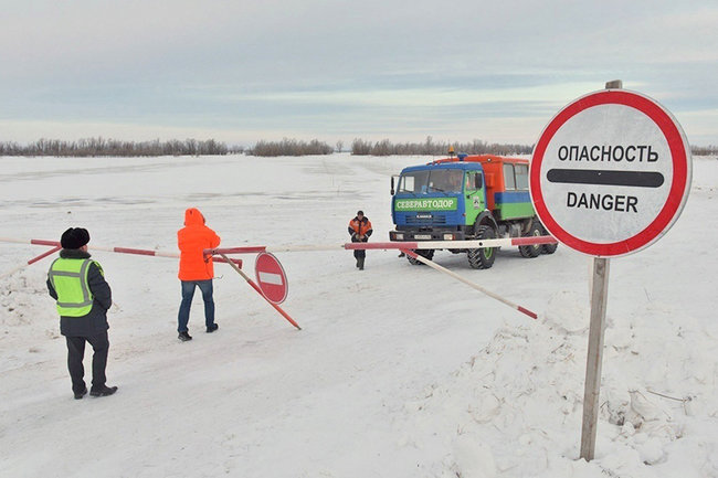 В Югре продолжается обустройство зимних дорог и ледовых переправ