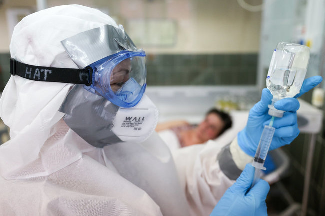 Ниже 800: в России снизилась суточная смертность от коронавируса