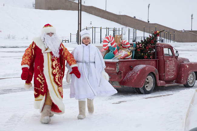 «Победа» пообещала Дедам Морозам и Снегурочкам бесплатные рейсы до 2 января, но при одним условии
