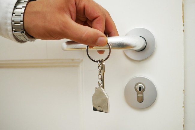 Жители Белого Яра получили ключи от новых квартир