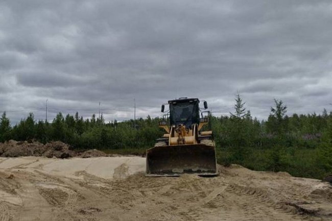 В дачном товариществе в Салехарде начали строить площадку для детей и взрослых