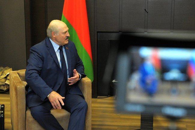 Просить денег или отставки: эксперты назвали возможную цель визита Лукашенко в Москву