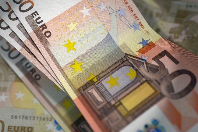 Эксперт назвал причины роста курса евро