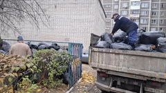 В Курске возле двух детсадов собрали 28 кубометров отходов