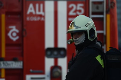 Из горящего бизнес-центра в Москве эвакуированы около 100 человек