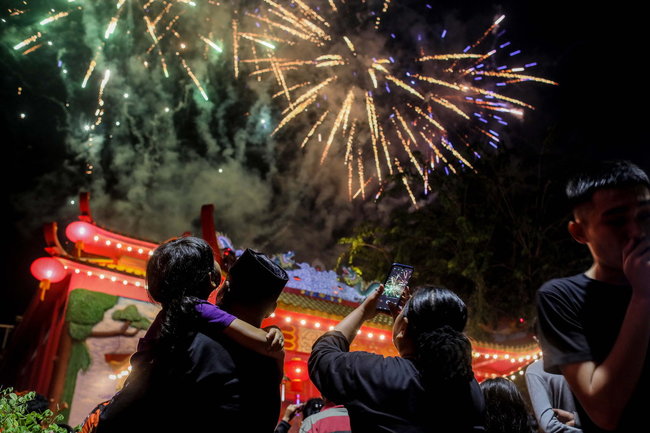 В Китае отмечают Новый год по лунному календарю