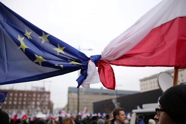 Франция собирается указать Польше на дверь из Евросоюза