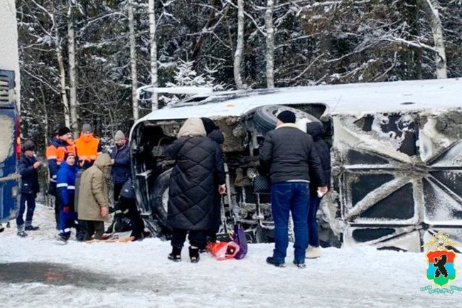 Опубликованы кадры с места ДТП с туристическим автобусом в Карелии