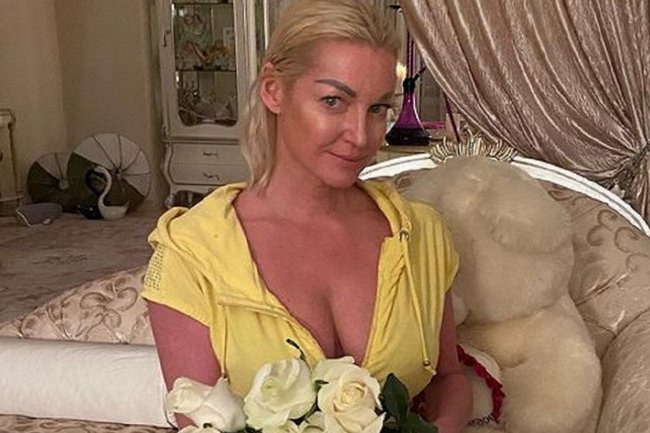 «Она уже взрослая»: Анастасия Волочкова отказалась от содержания единственной дочери