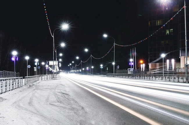 Более 5 км линий наружного освещения обустроили на дорогах Югры