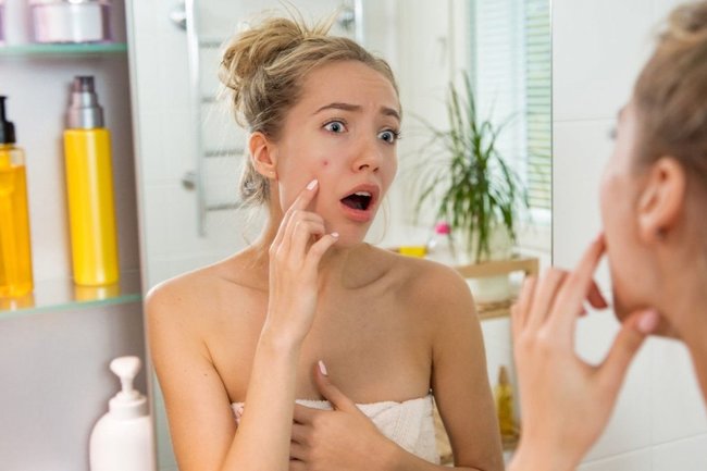 Не вздумайте этим умываться: эксперт рассказала, какое средство опасно для кожи лица