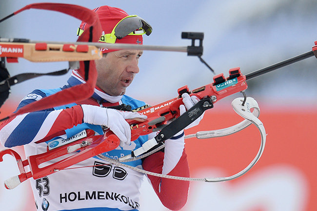 Biathlon Bjoerndalen стреляет