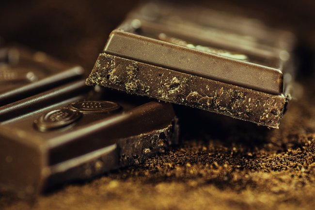 Почему полезно каждый вечер съедать дольку темного шоколада