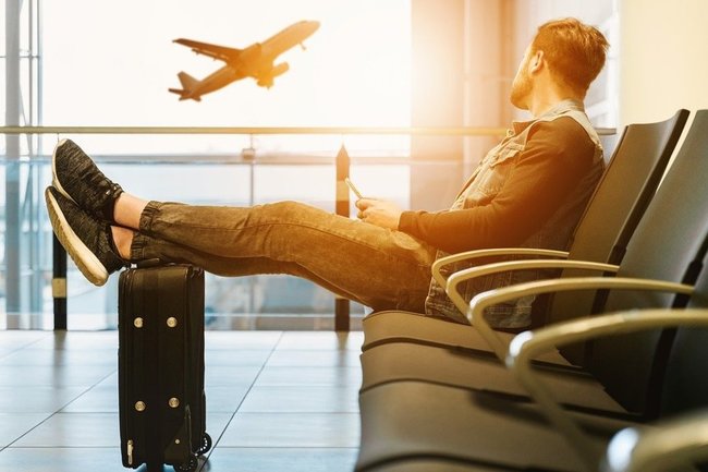Минтранс предлагает не пускать в аэропорты людей без билетов на самолет