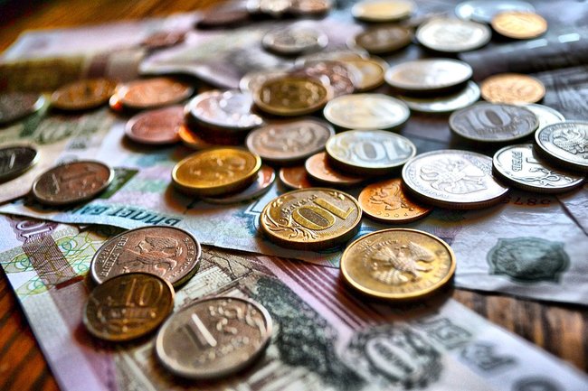 Аналитики объяснили, что сдерживает рост рубля