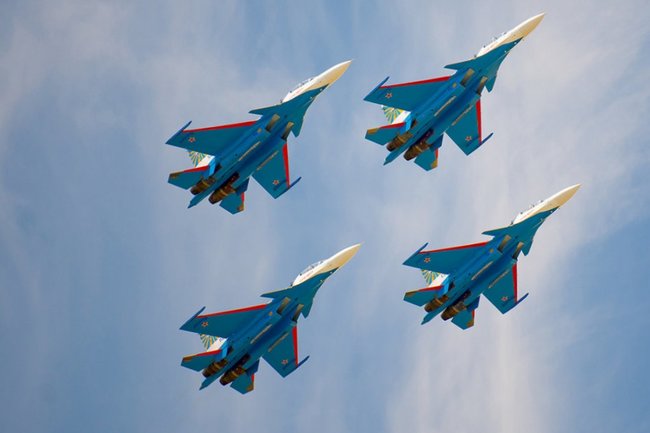 ​В Сургуте состоялся полет «Русских Витязей» в честь Дня России и 430-летия города