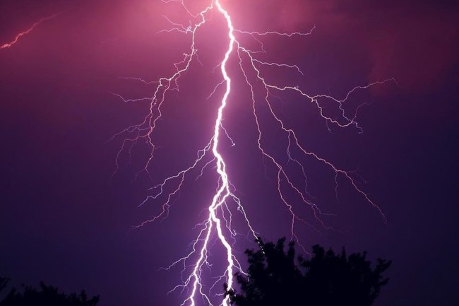 гром,гроза,фиолетовый,буря,погода,вспышка,молния,мощность,электрический,энергия,болт,электричество,напряжение,климат,небо,темный,ночь,