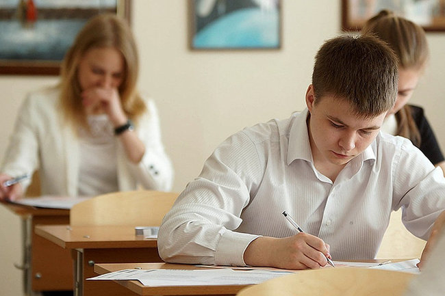 Психолог рассказала, как родителям помочь школьникам с экзаменами
