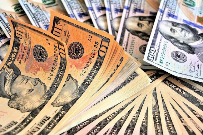 Экономист заявил о возможном запрете доллара