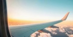 Пилоты летевшего над Россией самолета заметили странный предмет в небе